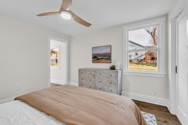 1000 W McKennie Ave, Nashville, TN 37206