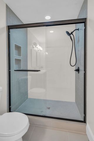 1000 W McKennie Ave, Nashville, TN 37206