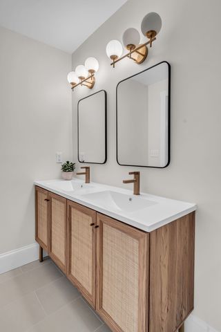 1000 W McKennie Ave, Nashville, TN 37206