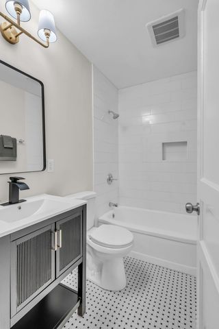 1000 W McKennie Ave, Nashville, TN 37206