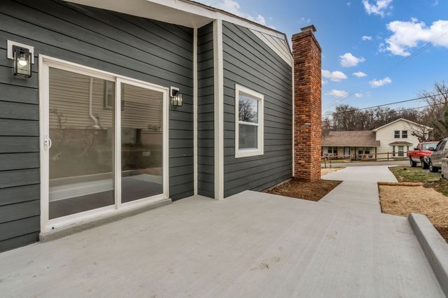 1000 W McKennie Ave, Nashville, TN 37206