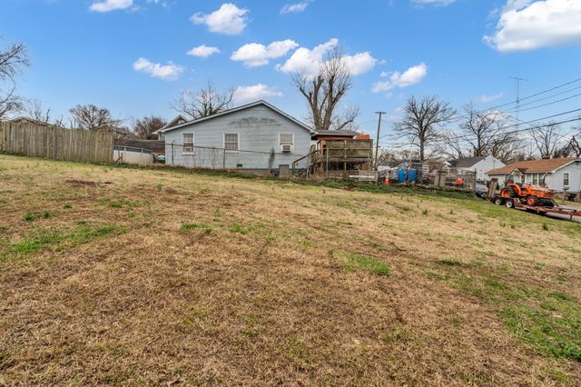 1000 W McKennie Ave, Nashville, TN 37206