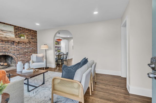 1000 W McKennie Ave, Nashville, TN 37206