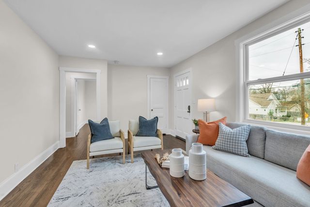 1000 W McKennie Ave, Nashville, TN 37206