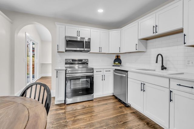 1000 W McKennie Ave, Nashville, TN 37206