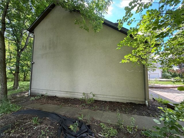 5755 Logan Arms Drive, Girard, OH 44420