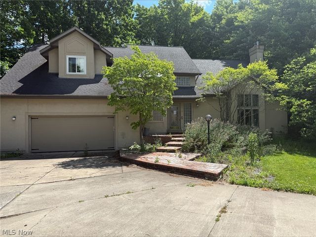 5755 Logan Arms Drive, Girard, OH 44420