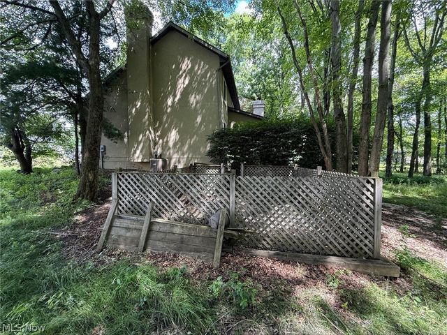 5755 Logan Arms Drive, Girard, OH 44420