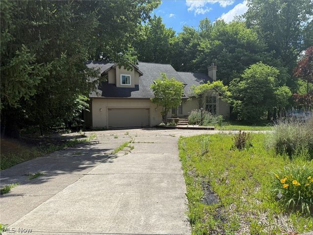 5755 Logan Arms Drive, Girard, OH 44420