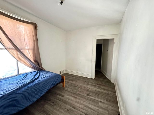 263 S 1ST Avenue, Canton, IL 61520