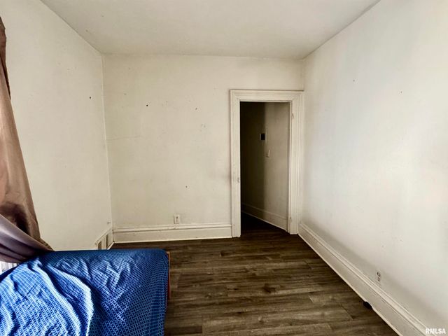 263 S 1ST Avenue, Canton, IL 61520