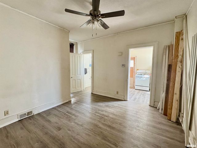 263 S 1ST Avenue, Canton, IL 61520