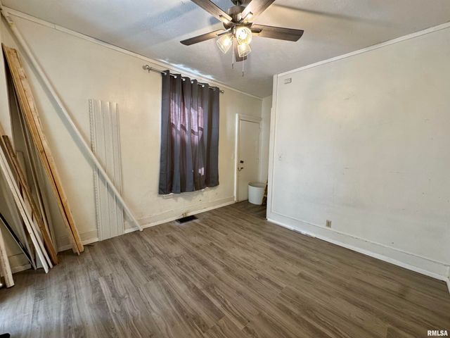 263 S 1ST Avenue, Canton, IL 61520