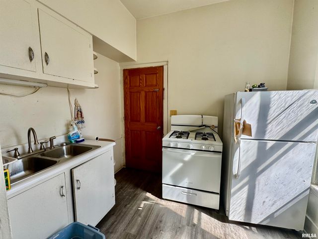 263 S 1ST Avenue, Canton, IL 61520