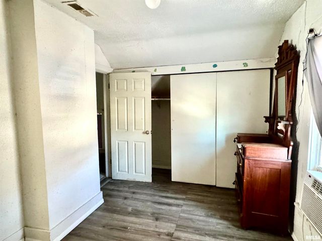 263 S 1ST Avenue, Canton, IL 61520