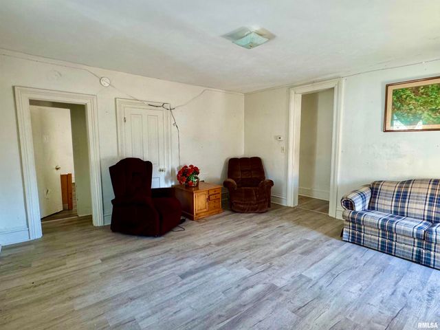 263 S 1ST Avenue, Canton, IL 61520