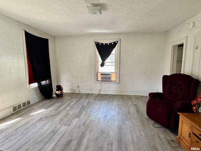 263 S 1ST Avenue, Canton, IL 61520