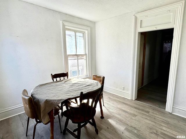 263 S 1ST Avenue, Canton, IL 61520