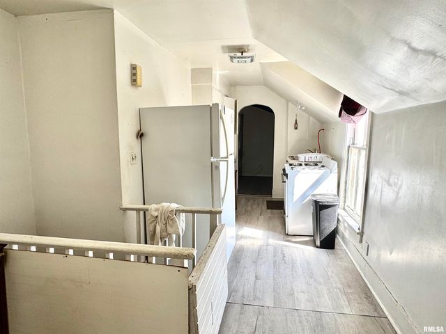 263 S 1ST Avenue, Canton, IL 61520