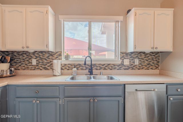 13281 WALKER POST Avenue, El Paso, TX 79928