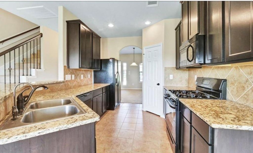9206 Saint Laurent Lane, Houston, TX 77044