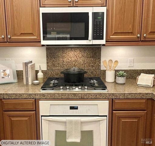 924 Aston Ave, Santa Rosa, CA 95404