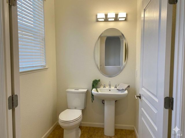 924 Aston Ave, Santa Rosa, CA 95404