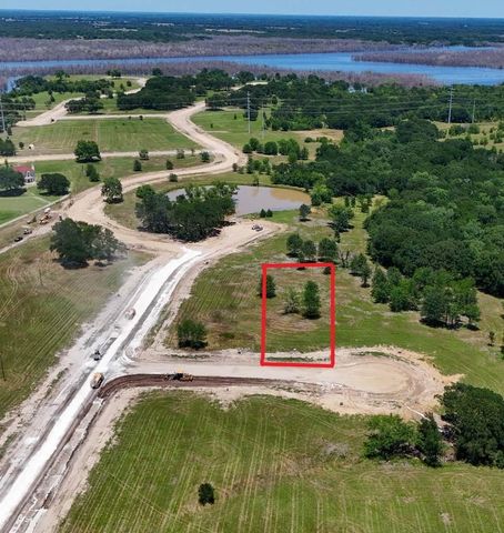 225 Diamond Point, Dodd City, TX 75438