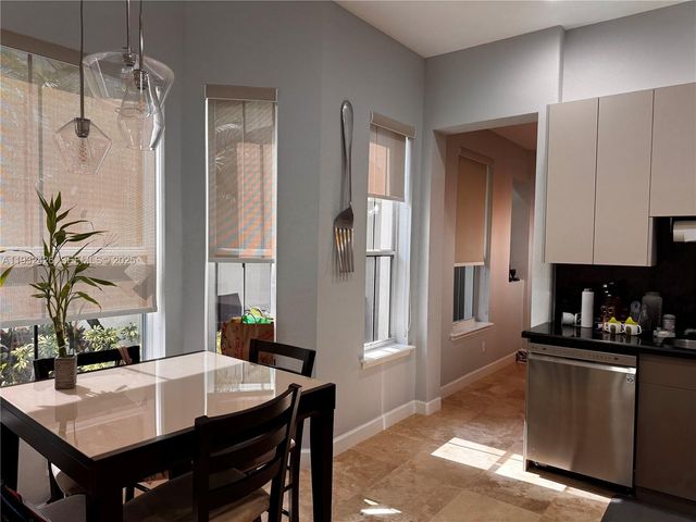 876 W Spinnaker Dr W 876, Hollywood, FL 33019