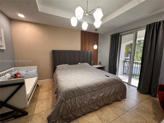 876 W Spinnaker Dr W 876, Hollywood, FL 33019