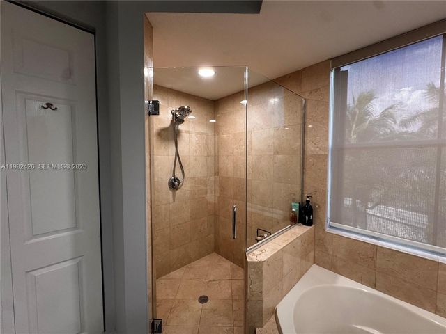 876 W Spinnaker Dr W 876, Hollywood, FL 33019