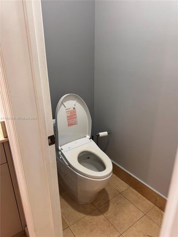 876 W Spinnaker Dr W 876, Hollywood, FL 33019