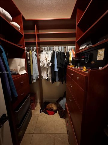 876 W Spinnaker Dr W 876, Hollywood, FL 33019