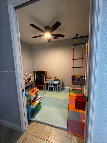 876 W Spinnaker Dr W 876, Hollywood, FL 33019