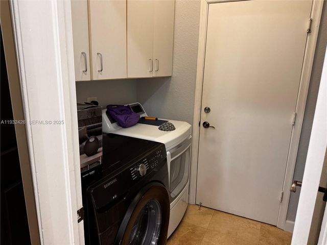 876 W Spinnaker Dr W 876, Hollywood, FL 33019