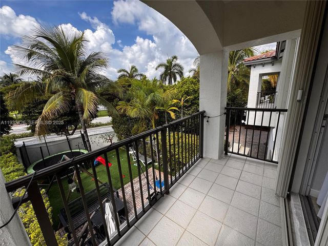 876 W Spinnaker Dr W 876, Hollywood, FL 33019