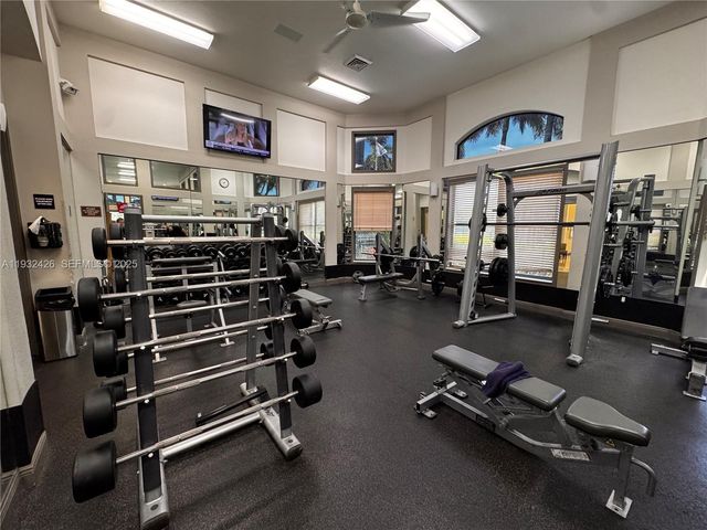 876 W Spinnaker Dr W 876, Hollywood, FL 33019