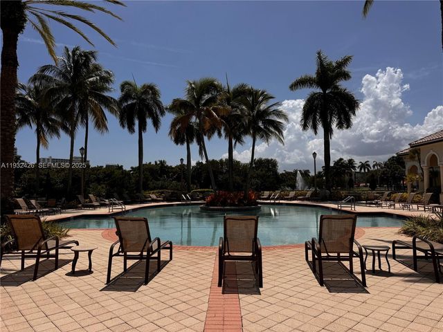 876 W Spinnaker Dr W 876, Hollywood, FL 33019