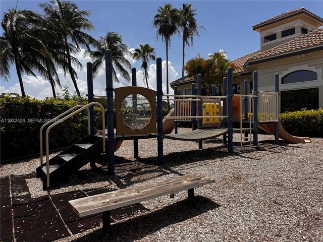 876 W Spinnaker Dr W 876, Hollywood, FL 33019