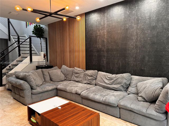 876 W Spinnaker Dr W 876, Hollywood, FL 33019