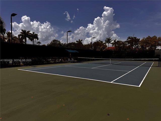 876 W Spinnaker Dr W 876, Hollywood, FL 33019