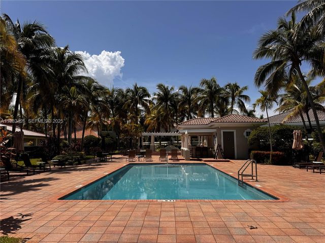 876 W Spinnaker Dr W 876, Hollywood, FL 33019