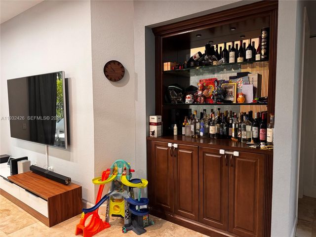 876 W Spinnaker Dr W 876, Hollywood, FL 33019