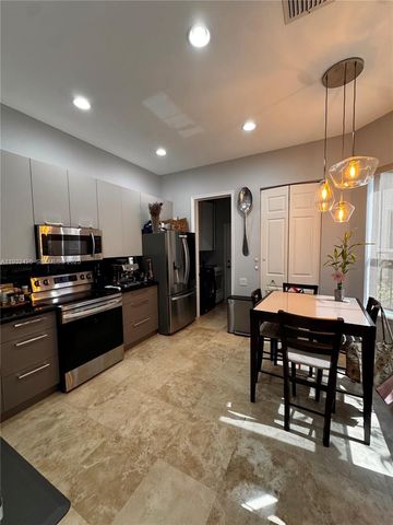 876 W Spinnaker Dr W 876, Hollywood, FL 33019