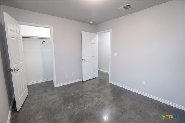 300 Lowes Boulevard b, Killeen, TX 76542