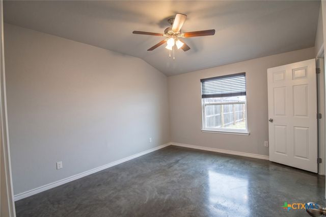 300 Lowes Boulevard b, Killeen, TX 76542