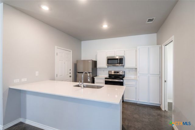 300 Lowes Boulevard b, Killeen, TX 76542