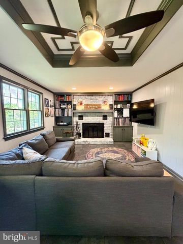 98 PALMER LN, Ewing, NJ 08618