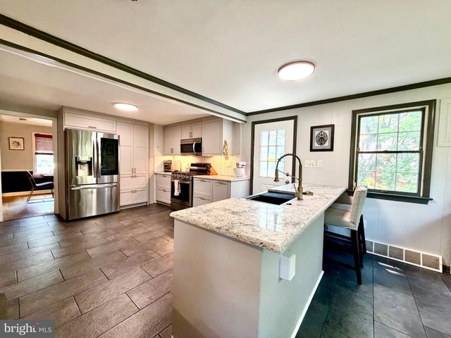 98 PALMER LN, Ewing, NJ 08618