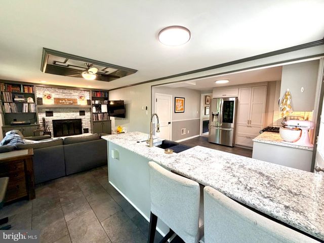 98 PALMER LN, Ewing, NJ 08618